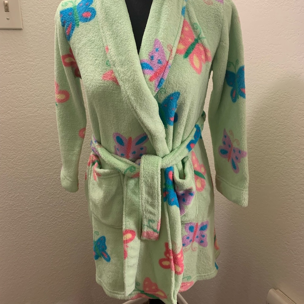 SOLD ON MERCARI 🌻 Cute little Robe Girls Sz 7-8